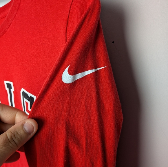 The Nike Tee Red Long Sleeve Bulls Kid Shirt Size Large (14-16) NBA Basketball - Picture 3 of 9
